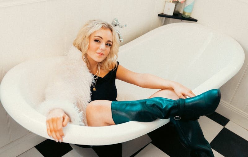 Australian country singer Lily Grace makes her Midwest debut