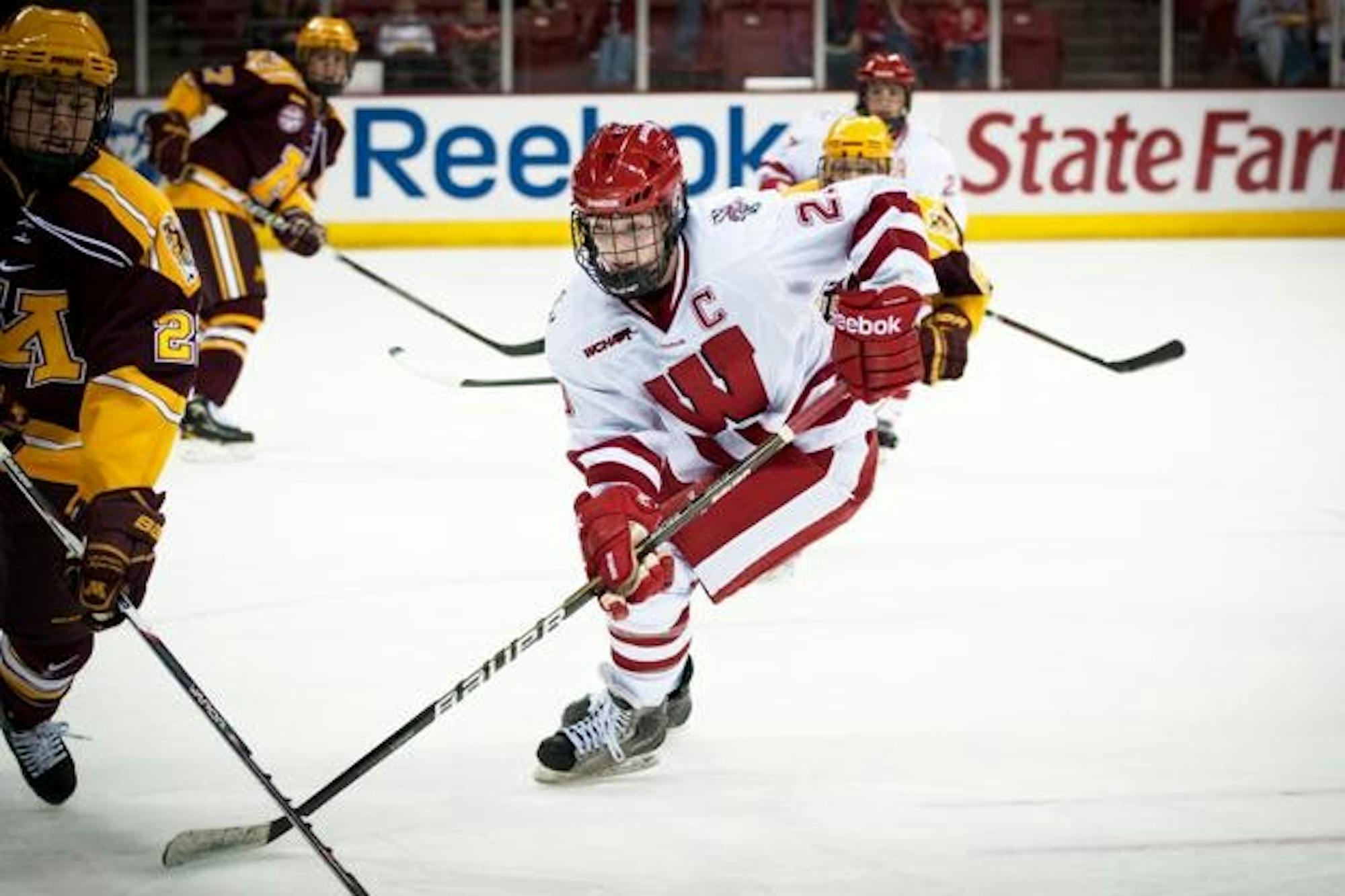 Clash of titans in Duluth: Wisconsin takes on Bulldogs in first road series