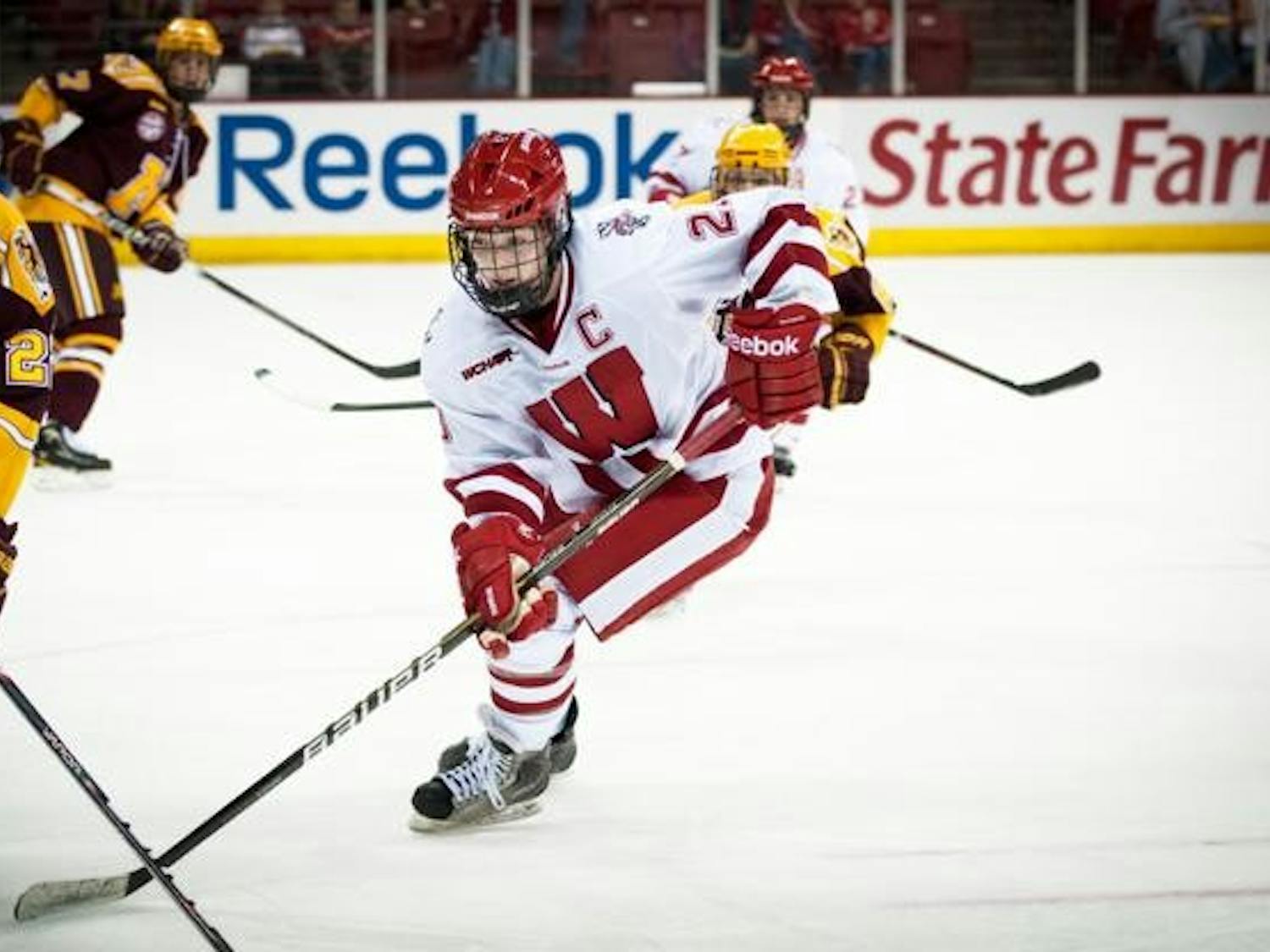Clash of titans in Duluth: Wisconsin takes on Bulldogs in first road series