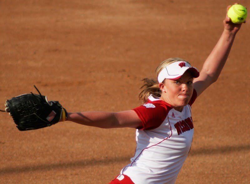 UW sweeps Sioux at home