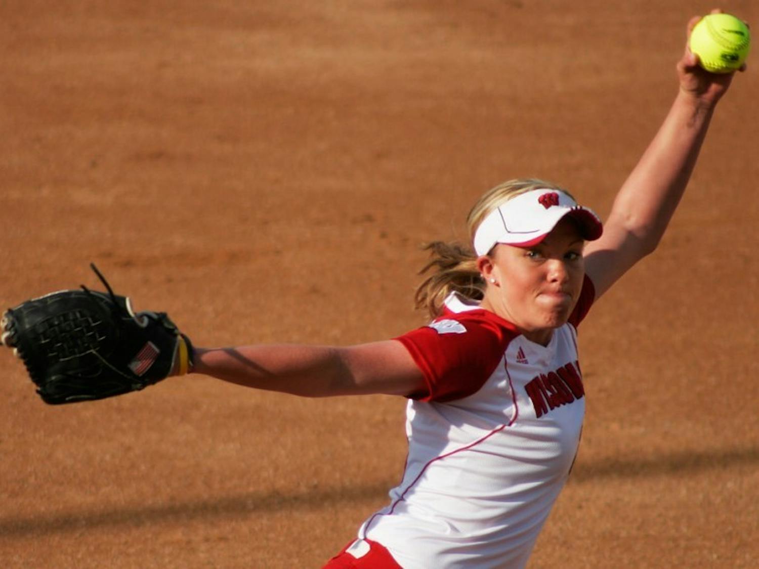 UW sweeps Sioux at home