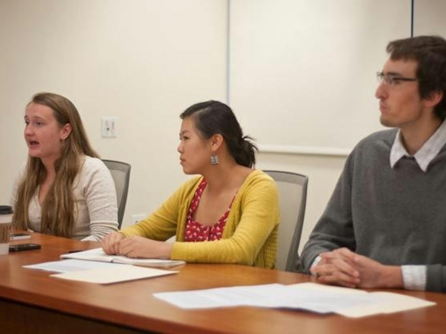 Student government talks closed meetings