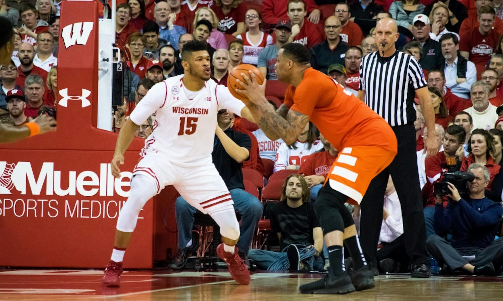 Charles Thomas IV made all five of his field goal attempts, but the Badgers were overpowered in their 19-point loss to Iowa.