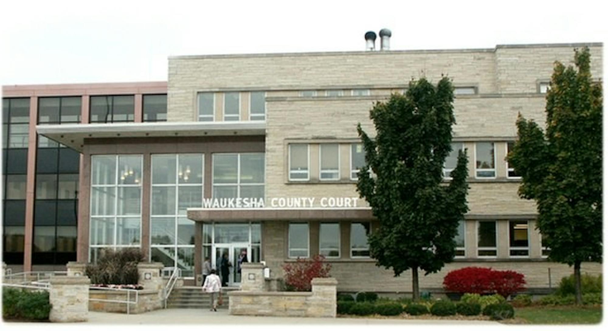 640px-Waukesha_courthouse.jpg