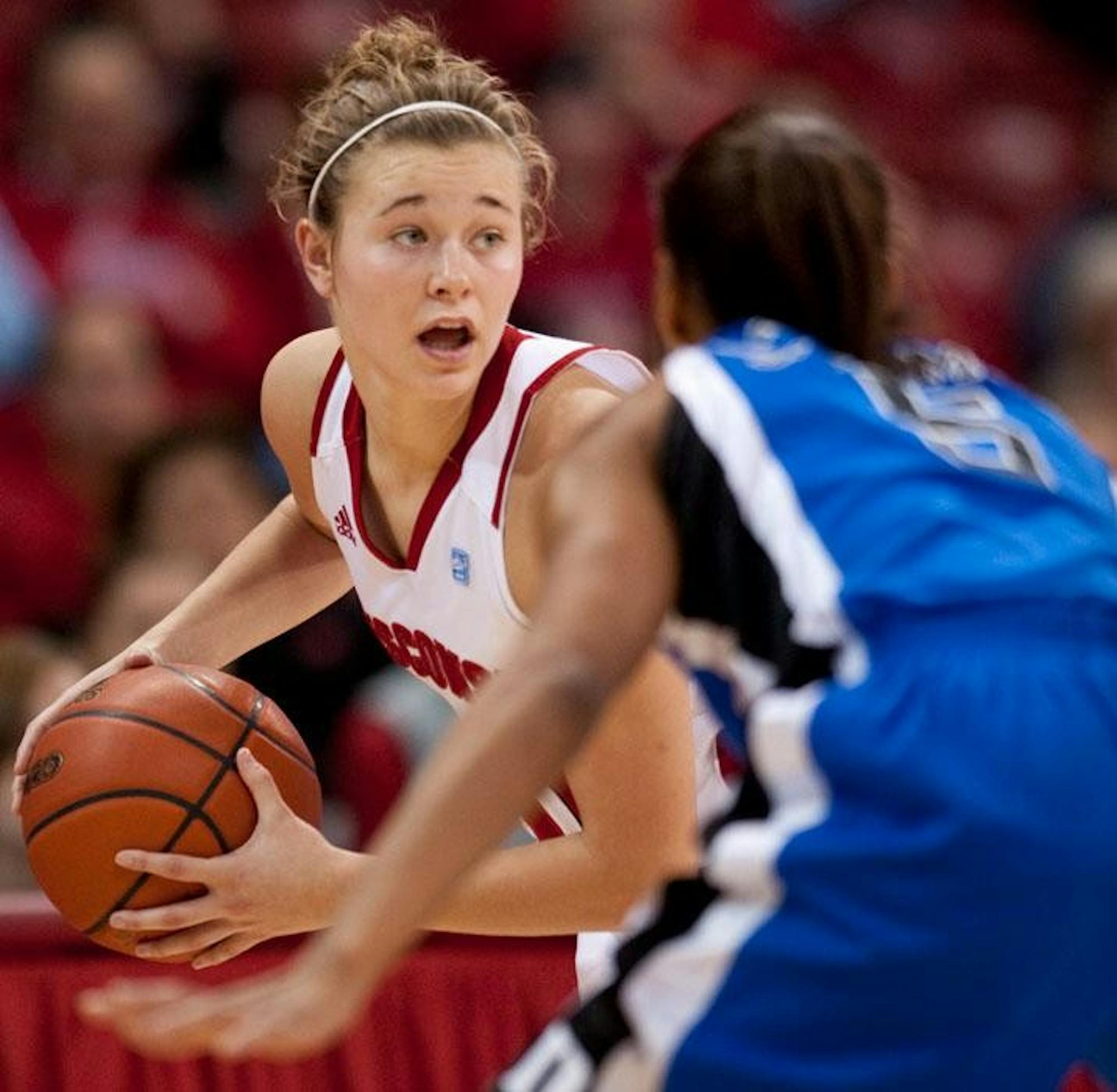 After 6-2 break, Wisconsin travels north to face rival Golden Gophers