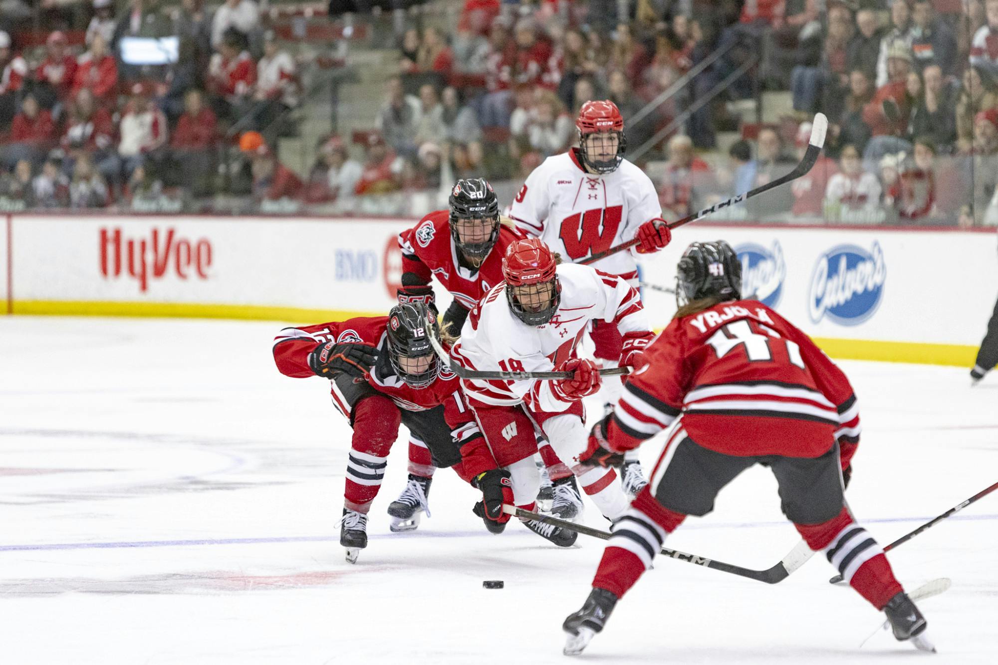 WisconsinVSCSU_Hockey_1_26_2025-23.jpg