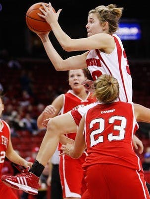 Women's basketball suffers first loss in Brookings