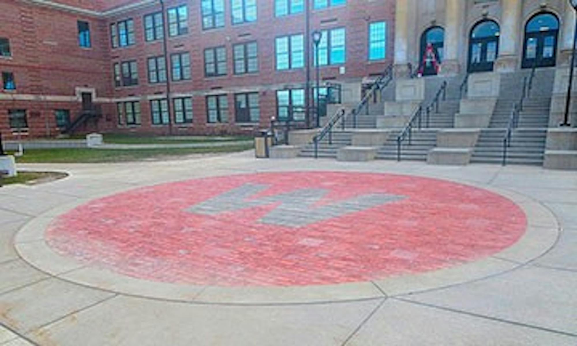 Madison_West_High_School_-_panoramio_(1).jpg