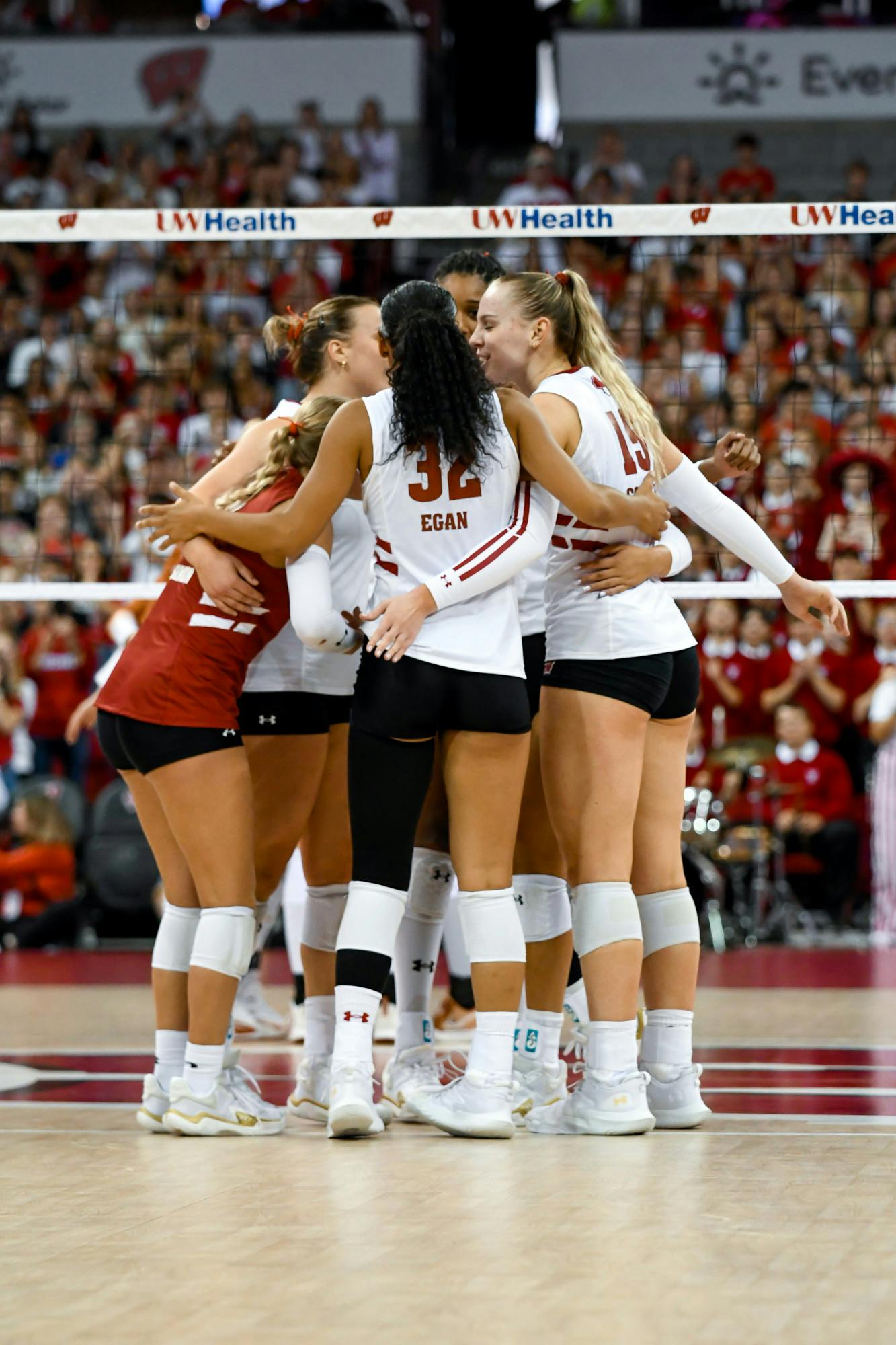 VOLLEYBALL-VS-TEXAS7963.JPG