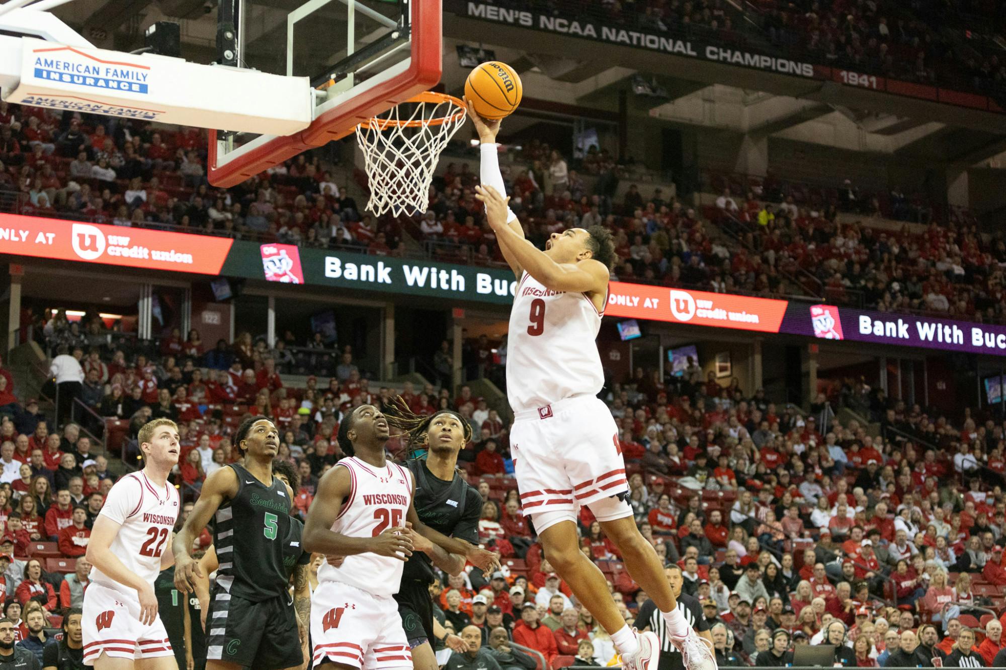 Badgers_Mens_Basketball_vs_Chicago_State_Cougars_November_2024-6.jpg