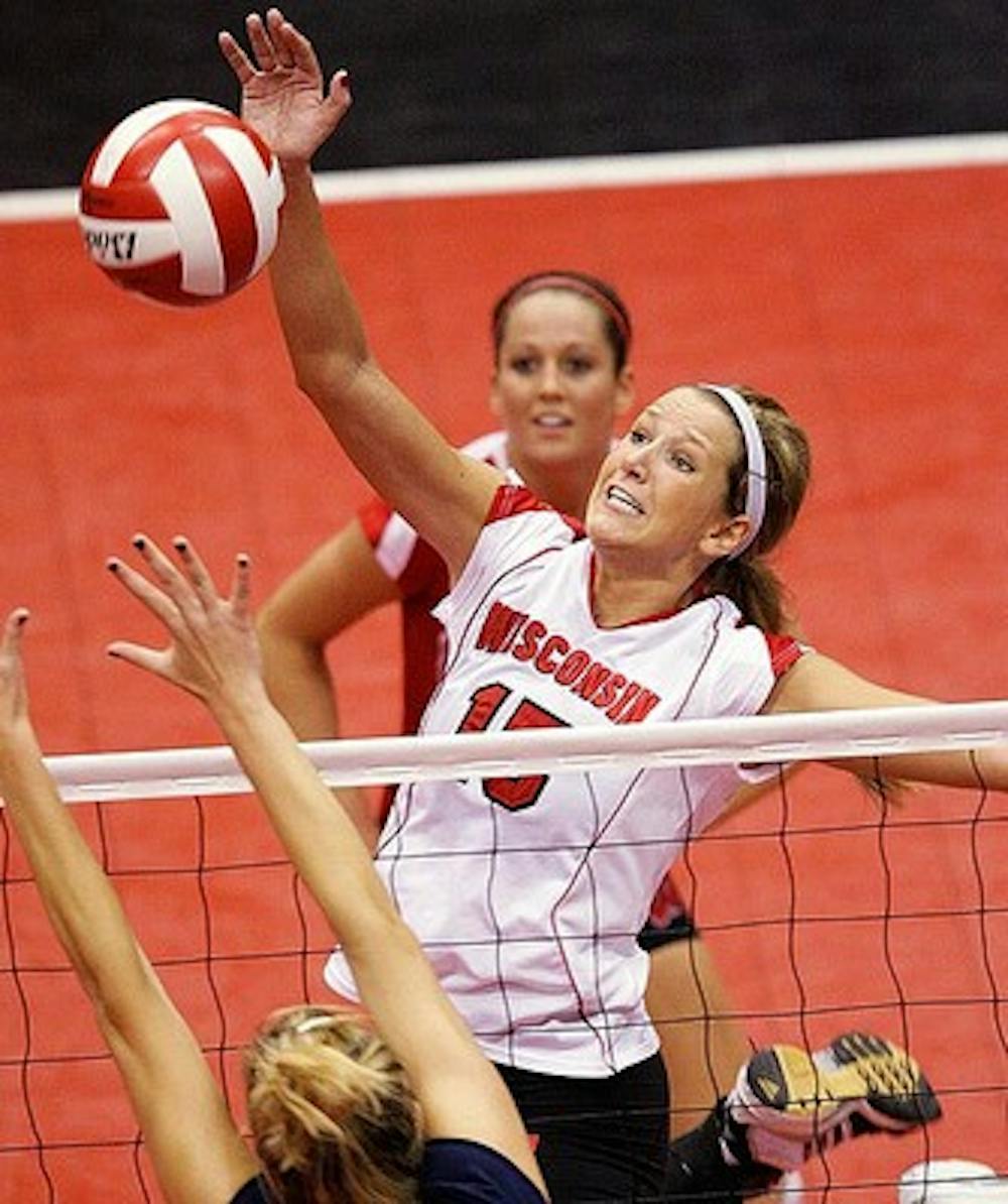 Wisconsin volleyball remains undefeated in conference play