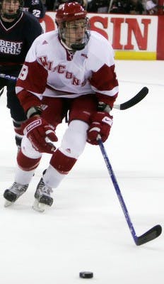 Men's hockey ties on road at Mankato