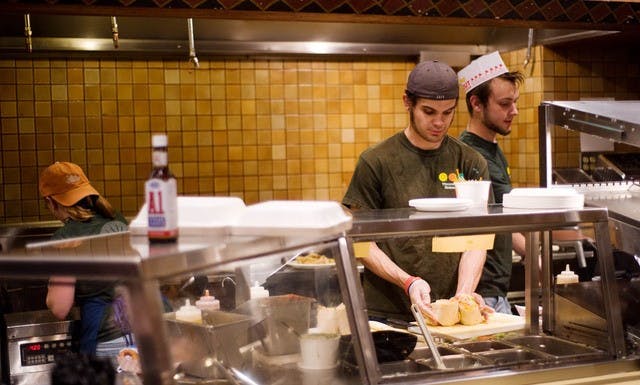 Recession hurts summer job market for college students