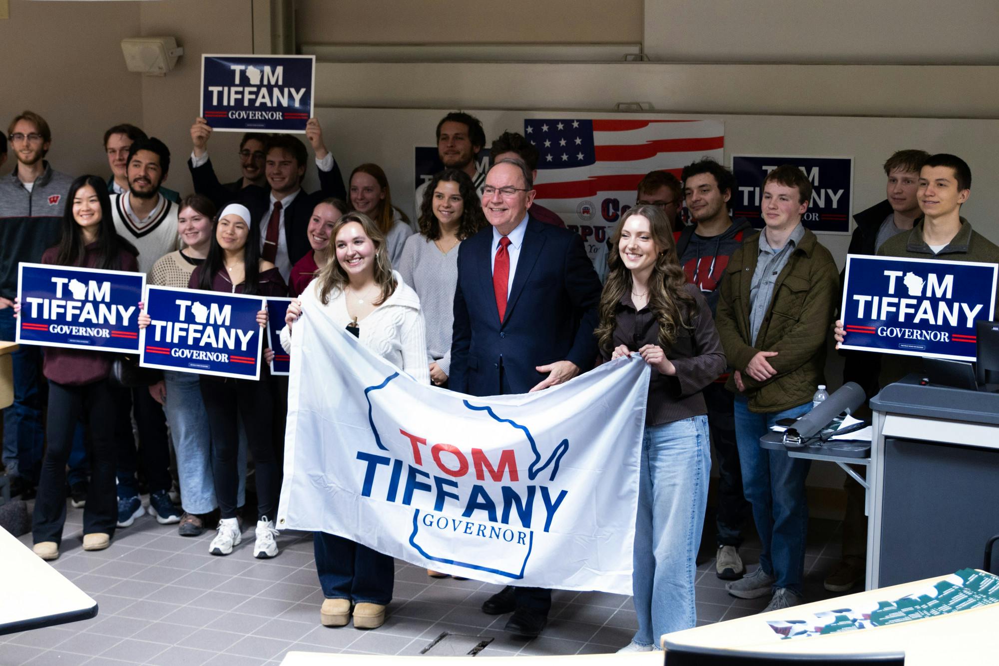 26-2-17_Tom Tiffany_Schneider-2.jpg