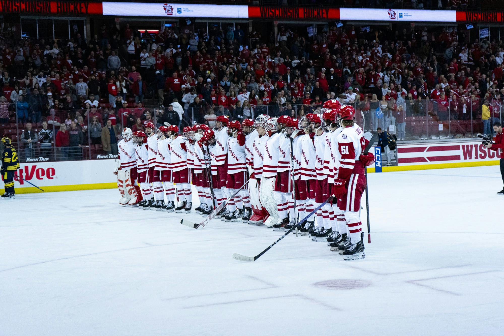 Badgers Men’s Hockey Sweeps Michigan, Extends Win Streak To 6 - The ...