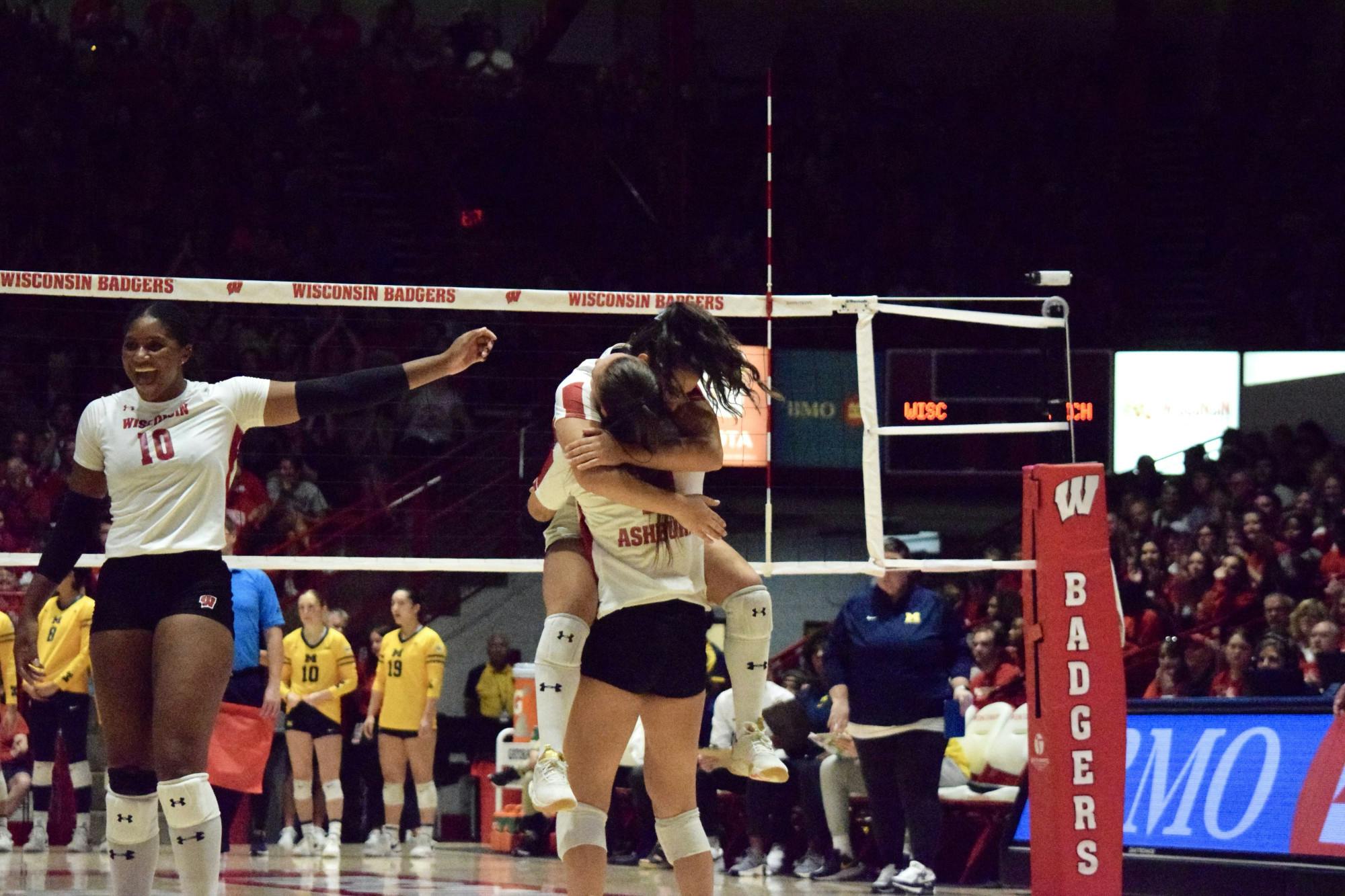 Wisconsin Volleyball vs Michigan