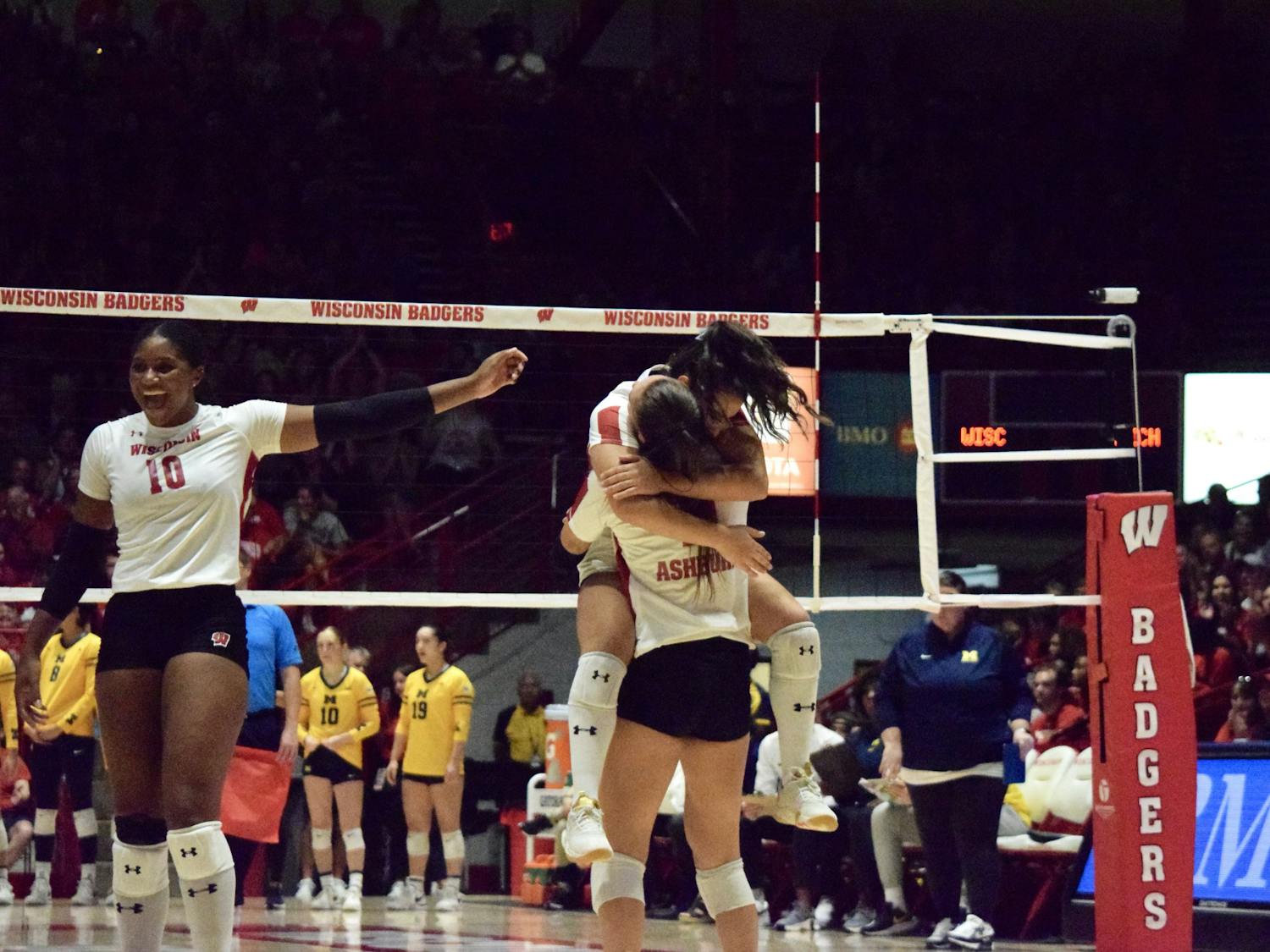 PHOTOS: Wisconsin Volleyball sweeps Michigan in easy 3-0 win