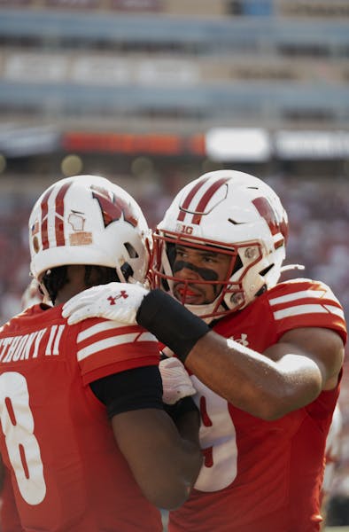 Column: More of the same for Wisconsin football in loss to Alabama