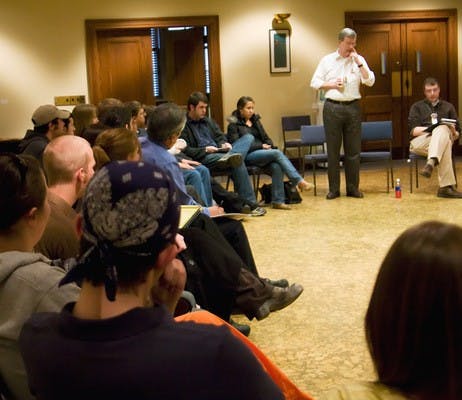 Union food staff voices concerns at worker forum