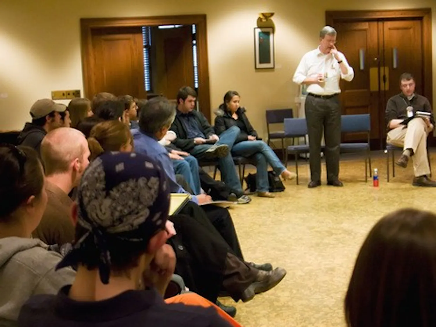 Union food staff voices concerns at worker forum