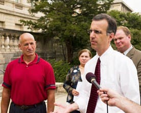 Budget must fund financial aid, two Reps say