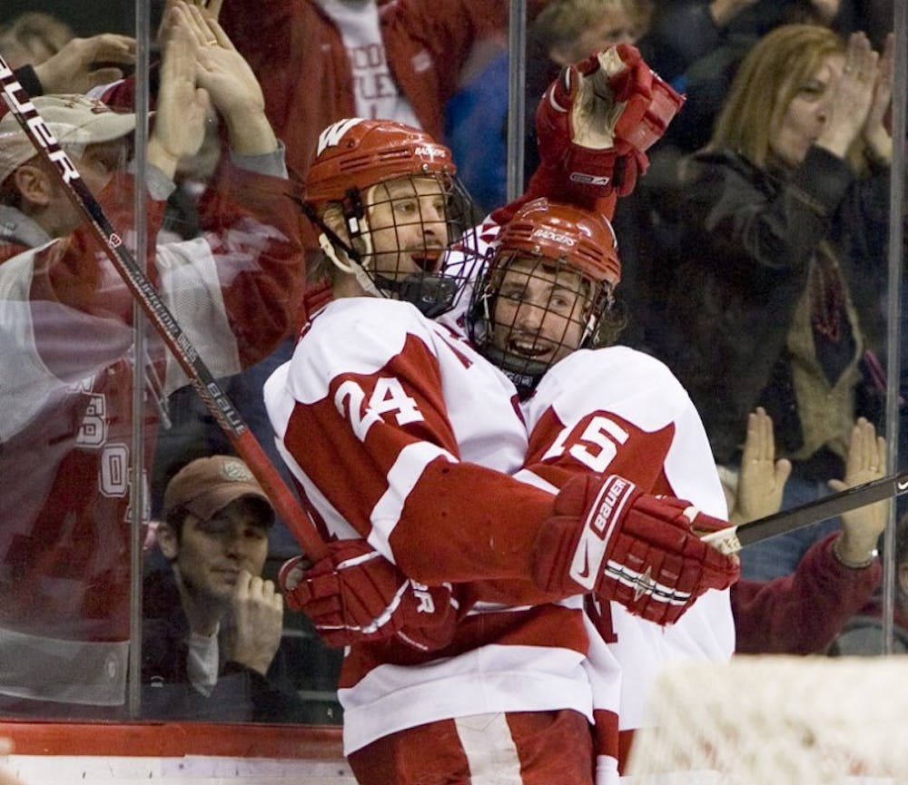 Badgers on their way to Frozen Four in Detroit