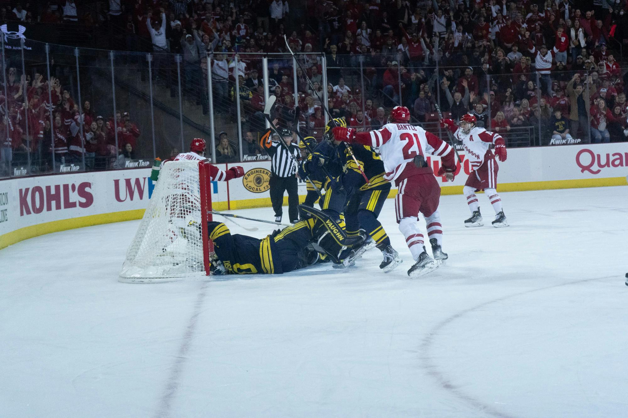 Badgers Men’s Hockey Sweeps Michigan, Extends Win Streak To 6 - The ...