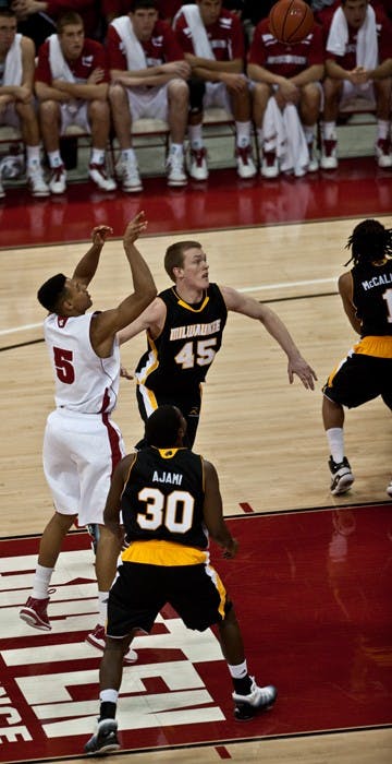 Leuer's 20 points power Badgers to 61-40 victory over in-state rival Panthers