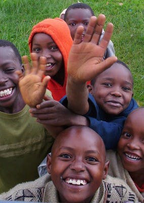 Students start charity library program after studying abroad in Maua, Kenya