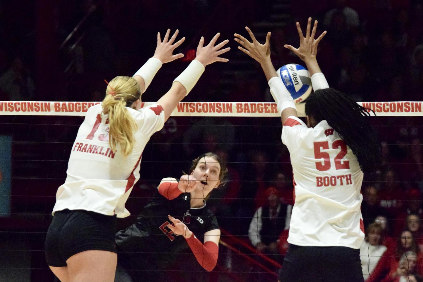 Badger volleyball online