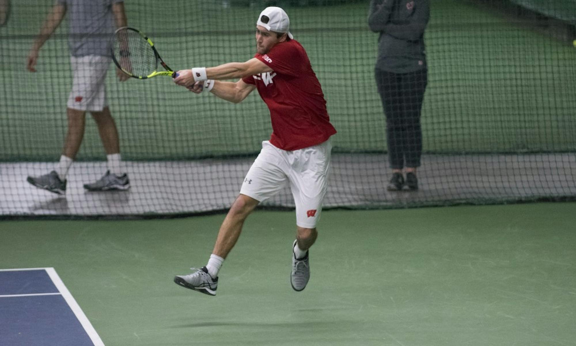 Wisconsin men's tennis split its weekend series with Illinois and Northwestern.