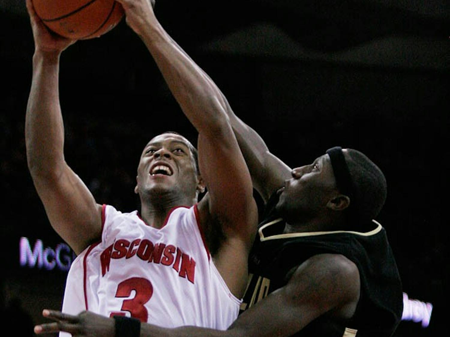 Wisconsin overpowers Grizzlies, 58-42