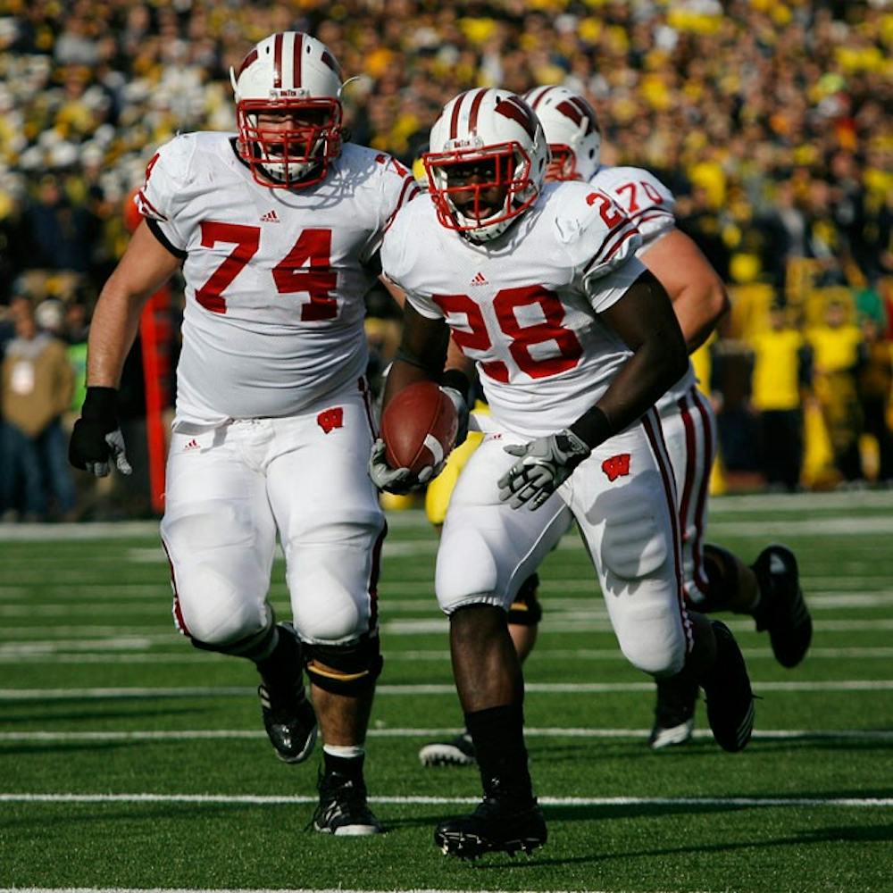 Badgers win in Big House to stay in Big Ten driver's seat