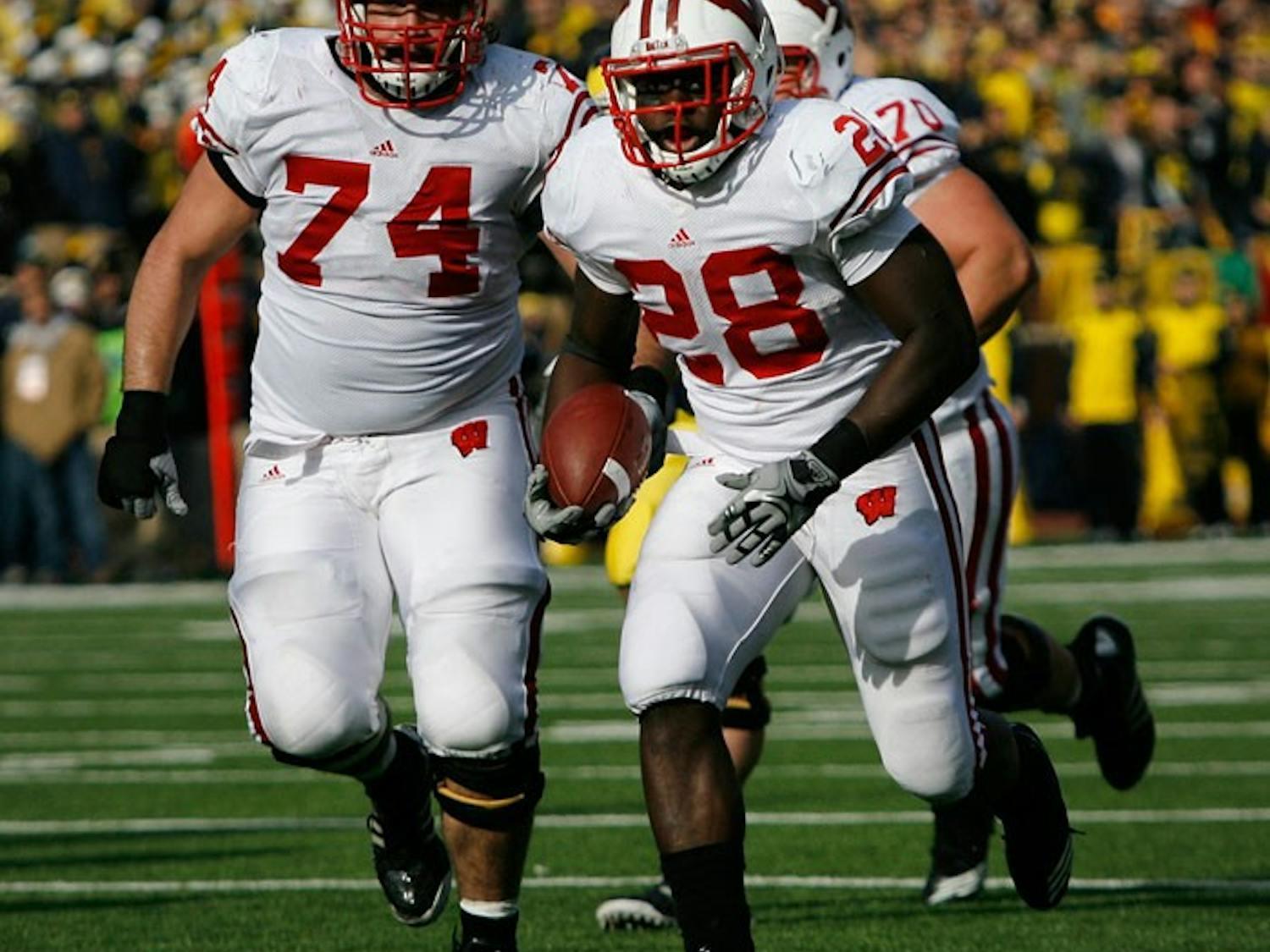 Badgers win in Big House to stay in Big Ten driver's seat