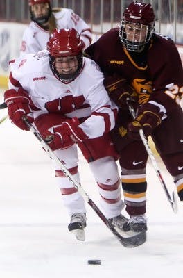 Women's hockey bounces back, sweeps North Dakota