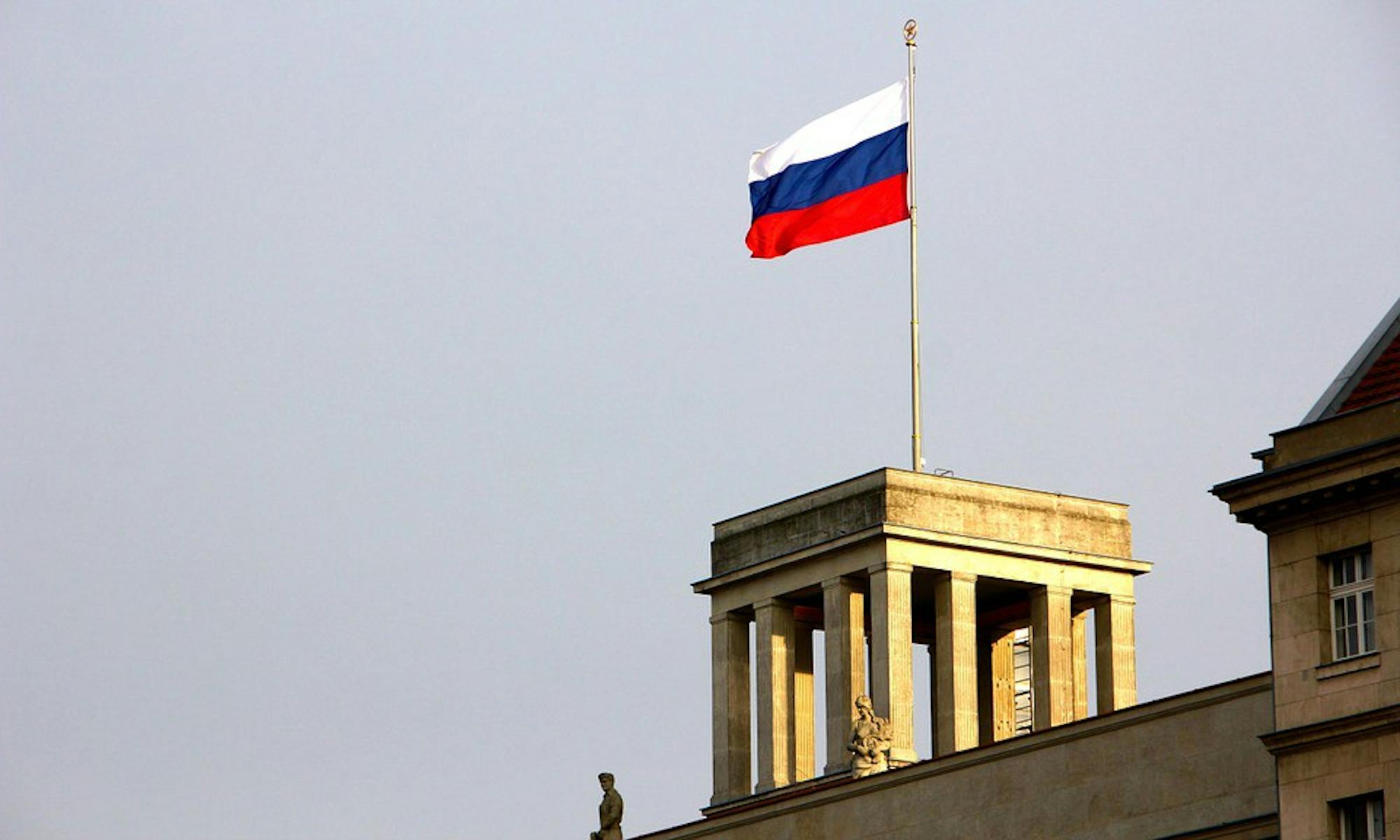 A UW-Madison alumnus and Wisconsin native was detained by Russian police Sunday in Moscow after photographing incidents of law enforcement arresting peaceful protesters in an anti-corruption rally. 