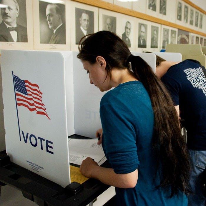 Feingold holds campus voting rally