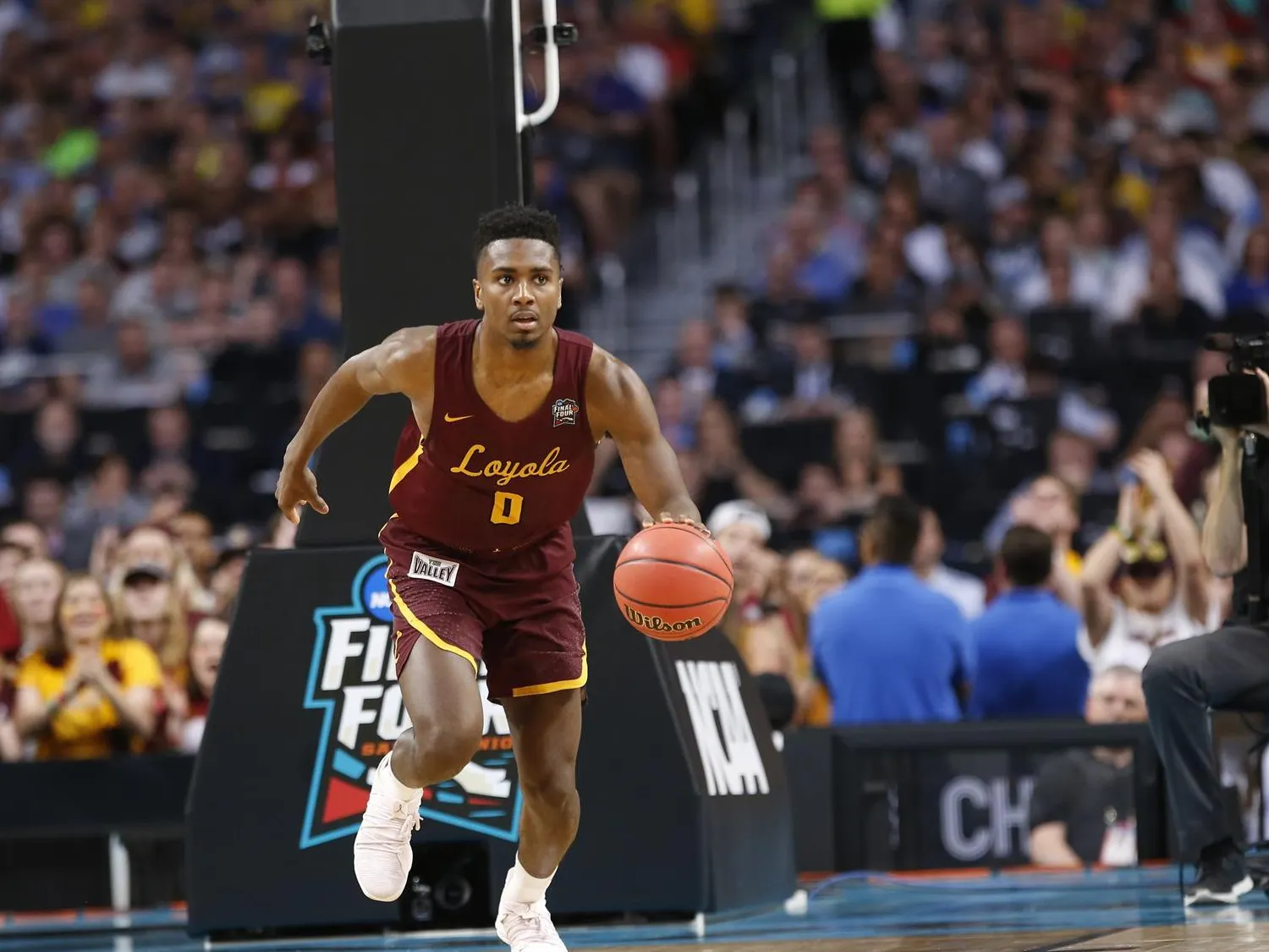 Loyola_chicago_Basketball_Donte_Ingram_20353.jpg