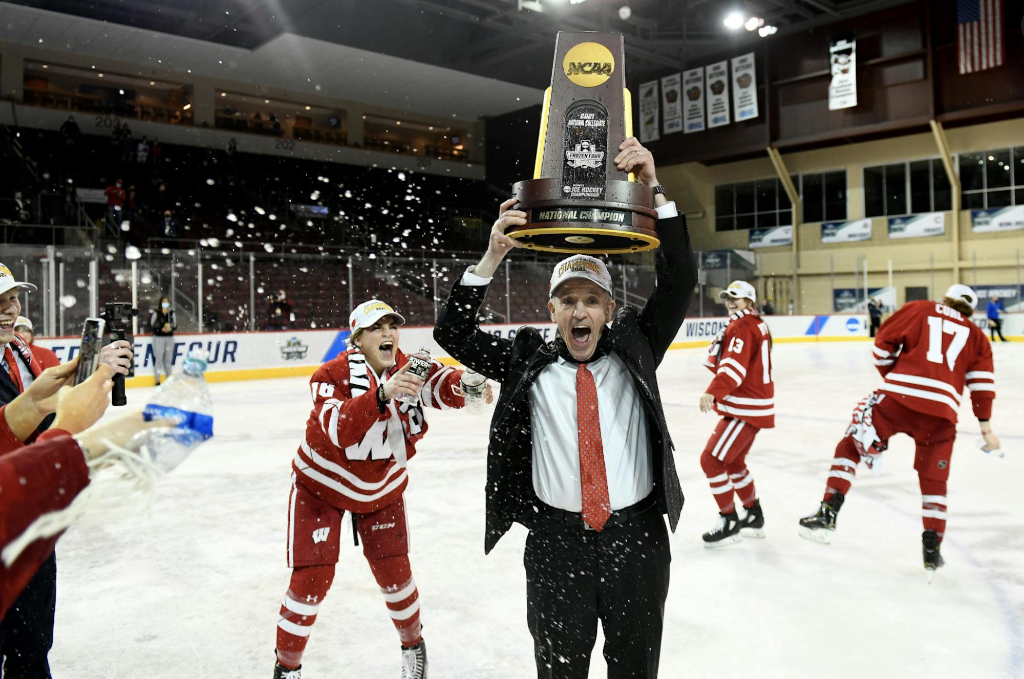 21WomensHockeyNationalChamp.png