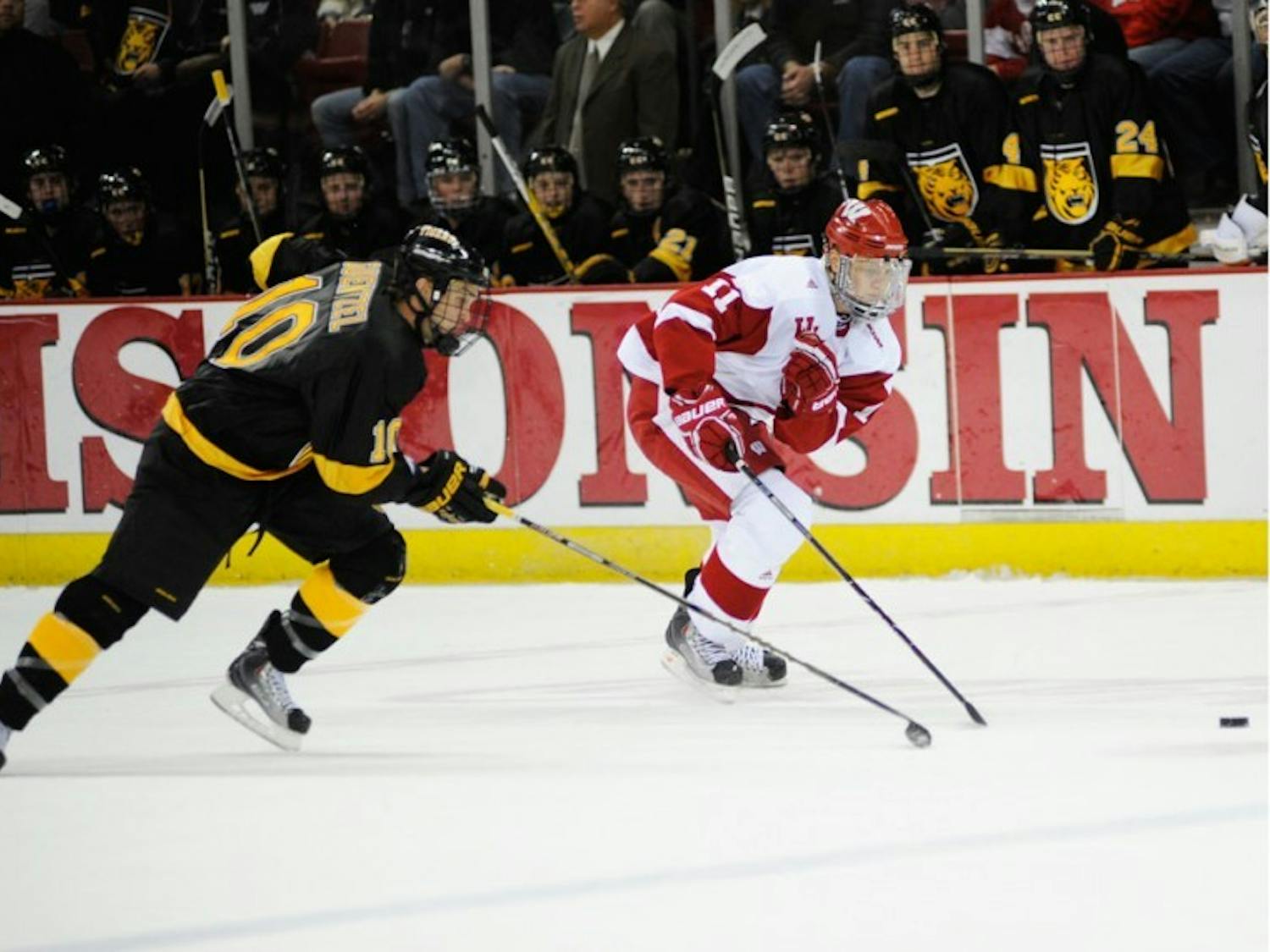 Border Battle, raucus Kohl Center await Badgers