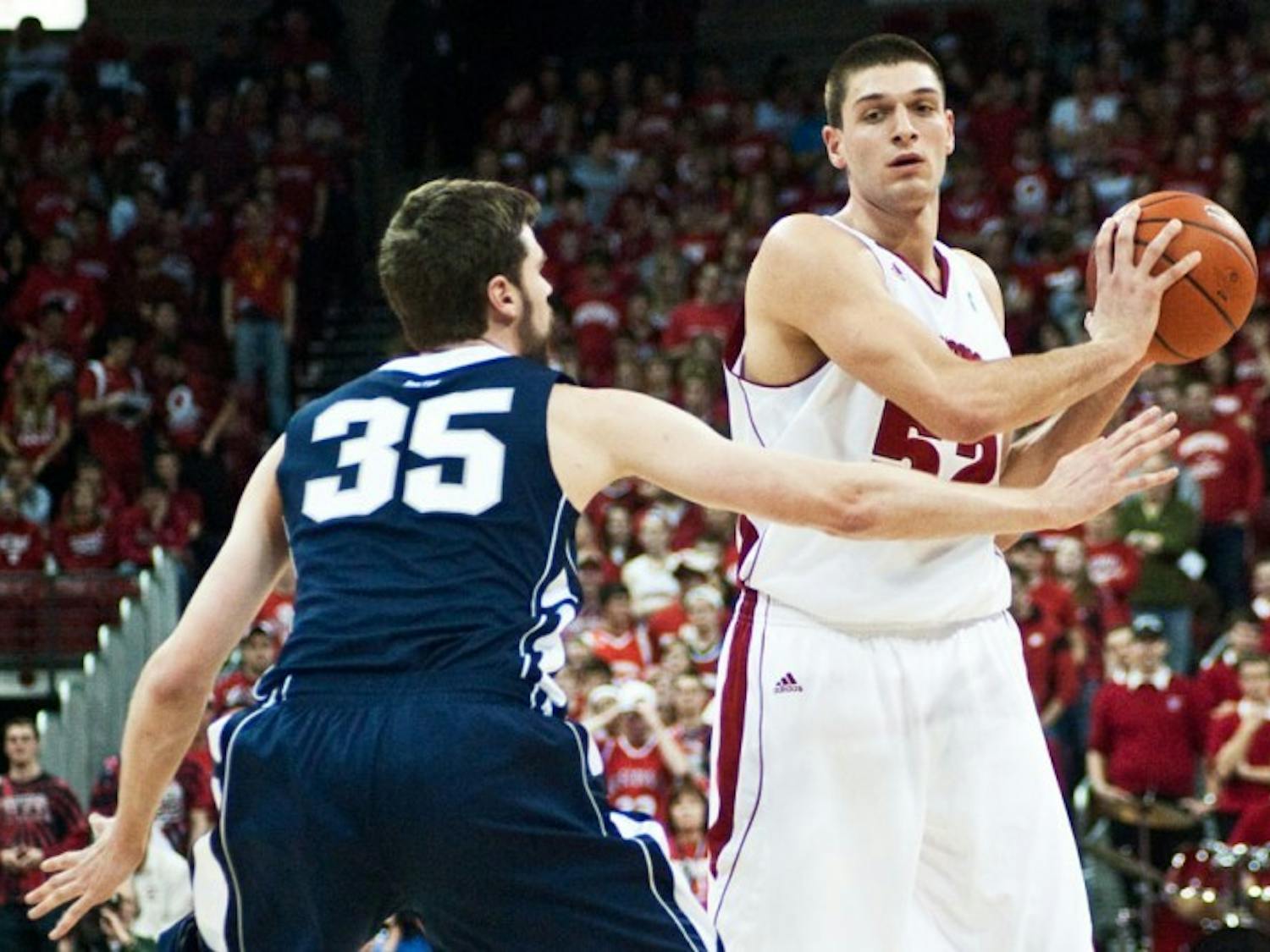 Michigan looks to unleash shooting duo against UW