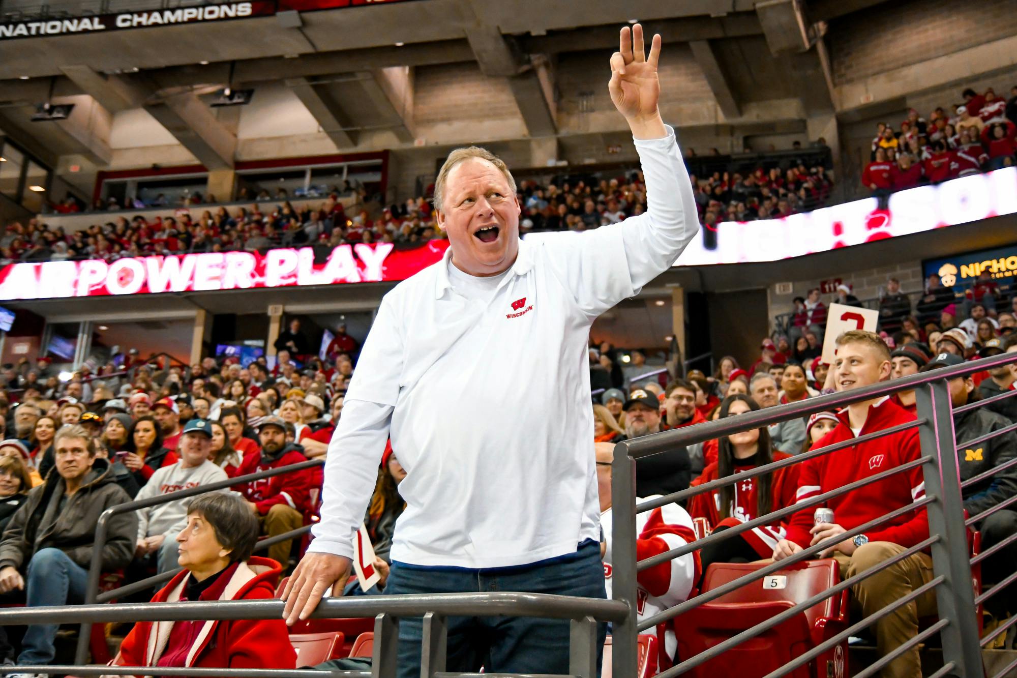 Wisconsin Mens Hockey vs Michigan010.jpg