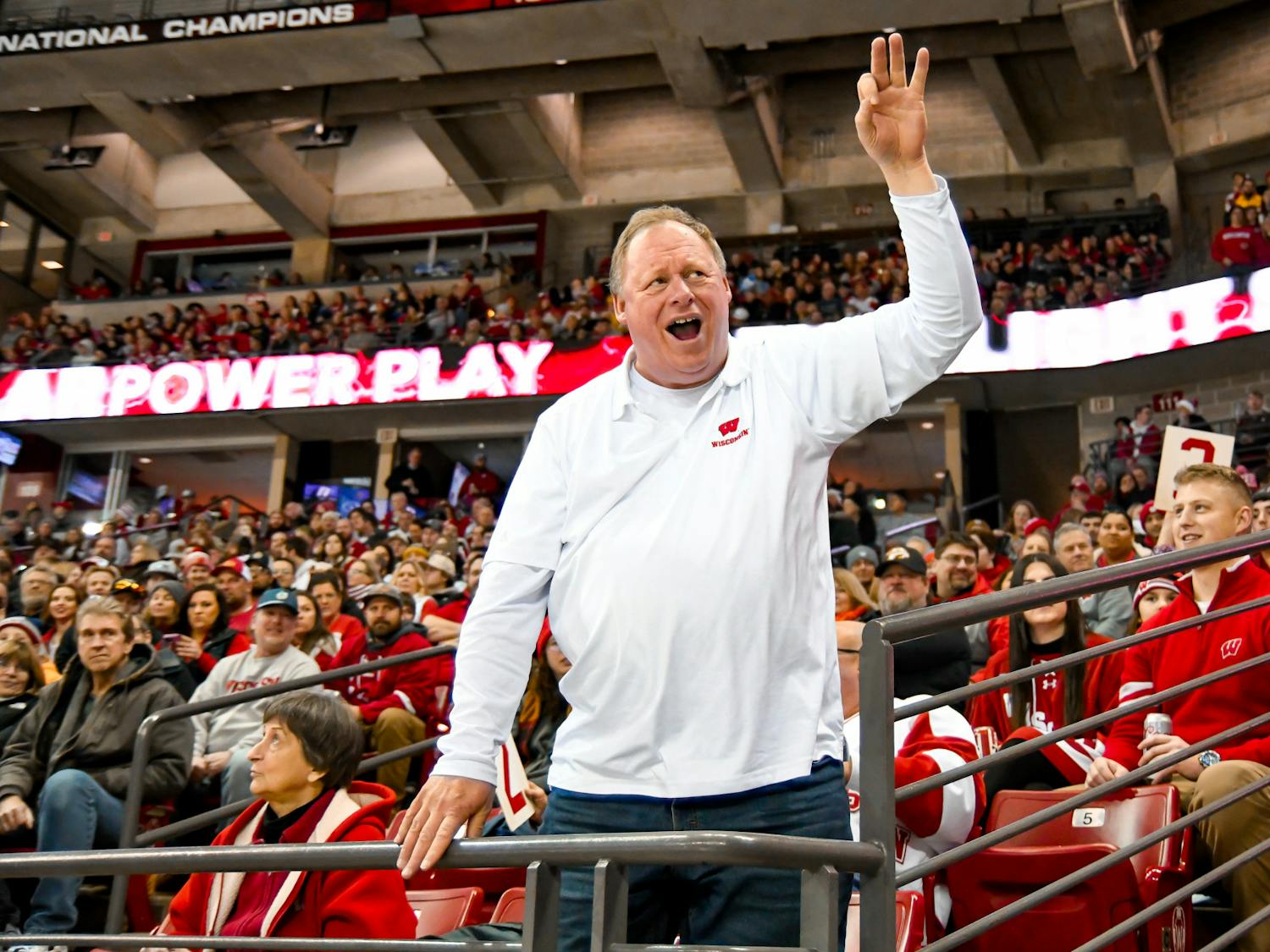 Wisconsin Mens Hockey vs Michigan010.jpg