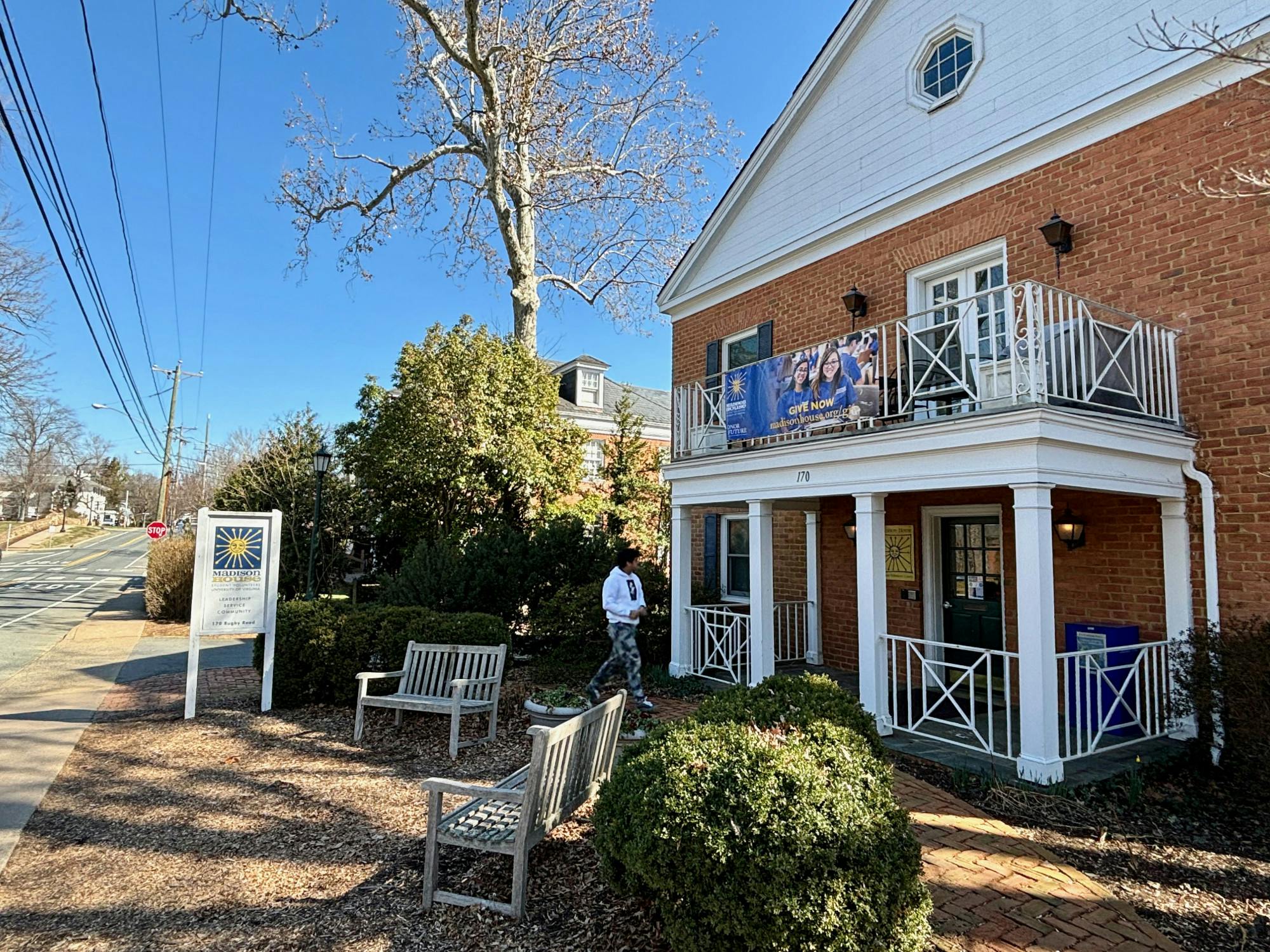 A combination of limited availability and a disorganized application process has left many interested students unable to find volunteer opportunities.&nbsp;