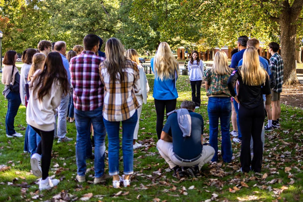 A Virginia Guides member offers a tour to prospective students and parents Oct. 25, 2023