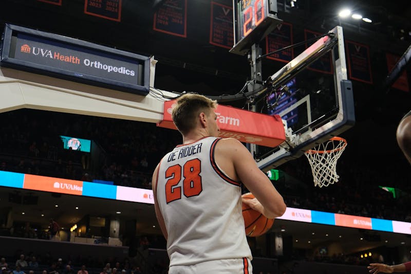 De Ridder scores 27 as No. 21 Virginia bulldozes American