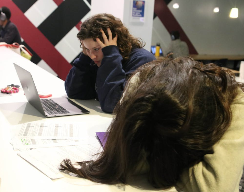 悲剧降临了。你听到教授说出了那些受到诅咒的词——“小组项目”。