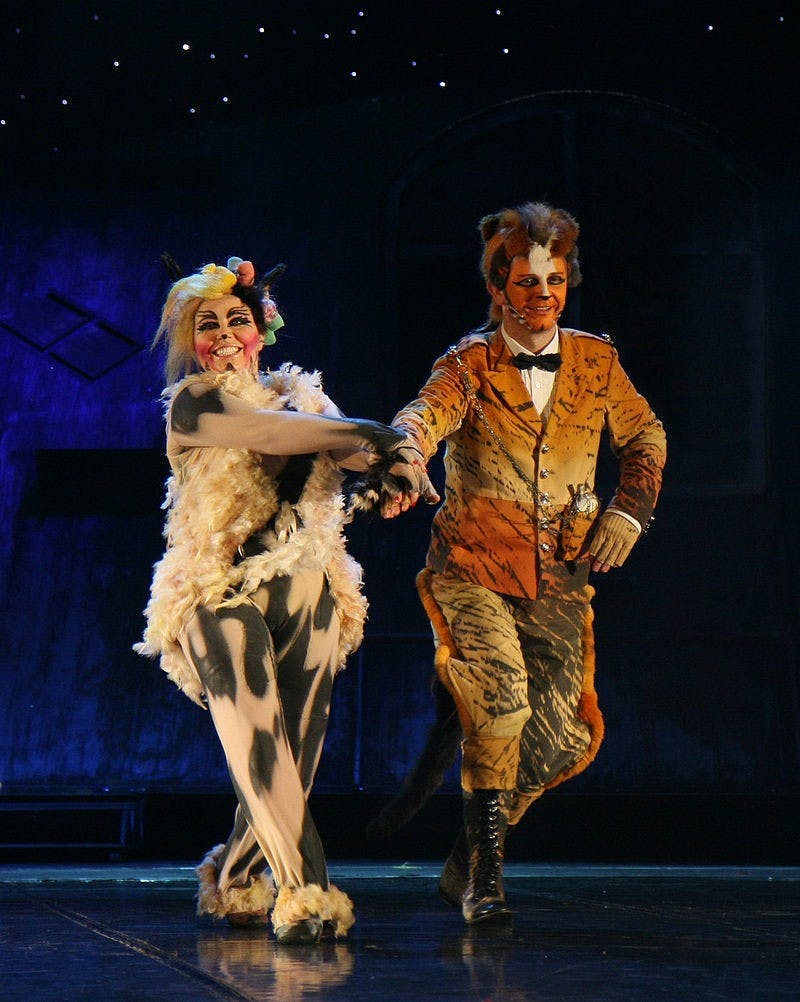 The song sung by Skimbleshanks the railway cat is absolutely the best song in the movie.