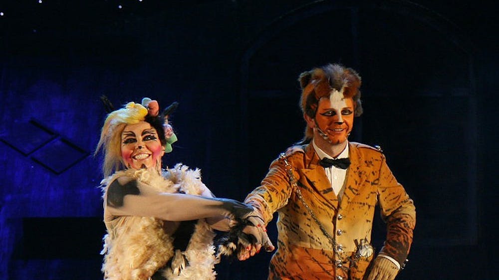 The song sung by Skimbleshanks the railway cat is absolutely the best song in the movie.