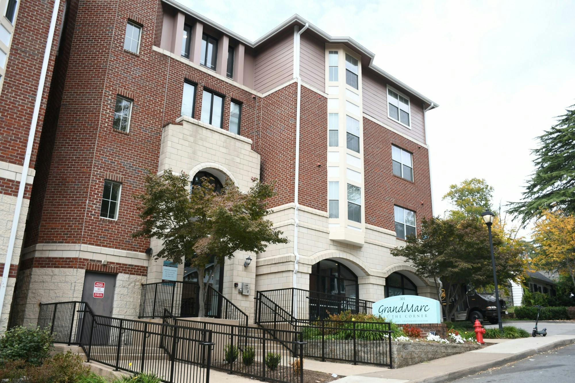 Many students in their second, third or fourth year elect to live off-Grounds in local apartment complexes or houses.